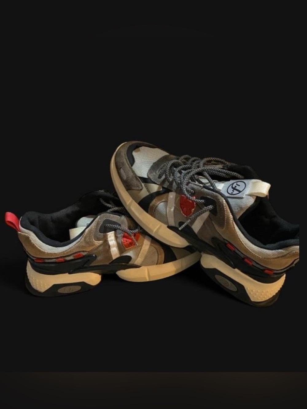 Men's Retro Sport Sneakers in Gray, Black and Red
